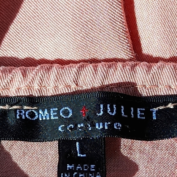 Romeo & Juliet Couture Flutter Sleeve Cut Out Romper in Peach Size Large - Picture 7 of 15